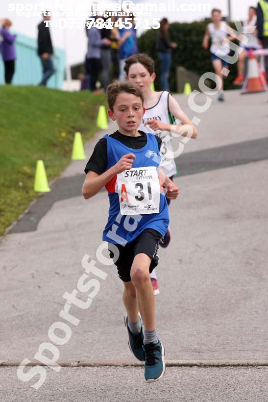Boys under-13s 3 stage relay, Northern Senior 6 and 4 and Junior Stage Road Relays, SportsCity, Manchester. Photo:  David T. Hewitson/Sports for All Pics